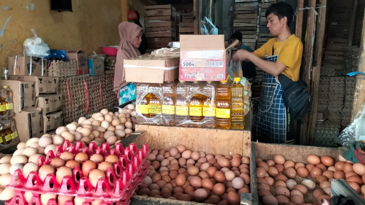 Harga Telur Ayam Turun, Cabai Naik