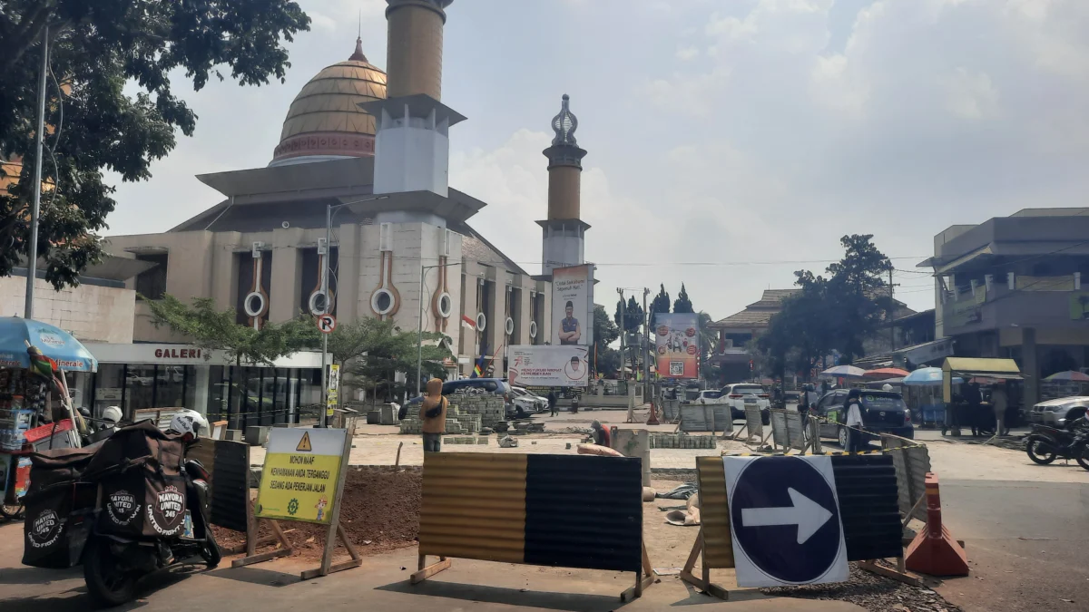 Ruas Jalan Alun-alun Utara Semrawut