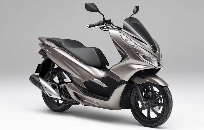 Skutik Maxi Honda PCX 175 Sukses Bikin Nyali Yamaha Nmax Ciut