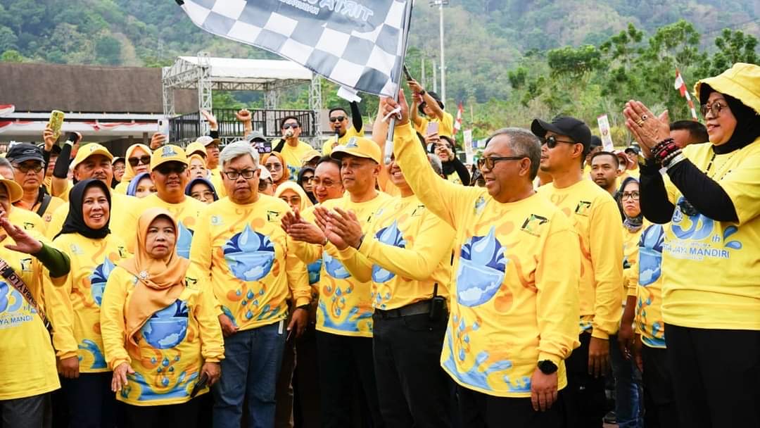 Ribuan Warga Jalan Santai HUT Perumda TJM