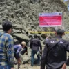 PT.MKK Komplen Pemasangan Plang Larangan Aktivitas di Area Pertambahangan Ciemas