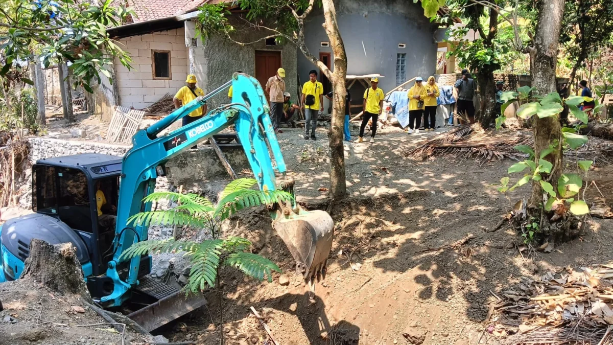 Masyarakat Mekar Asih Dapat Bantuan Pengerukan Irigasi Jalur Pasirmalang