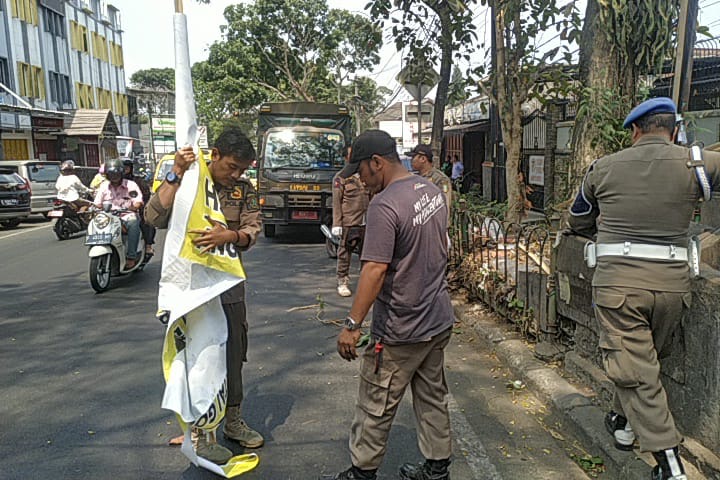 Satpol PP Sukabumi Sikat Baligo Caleg