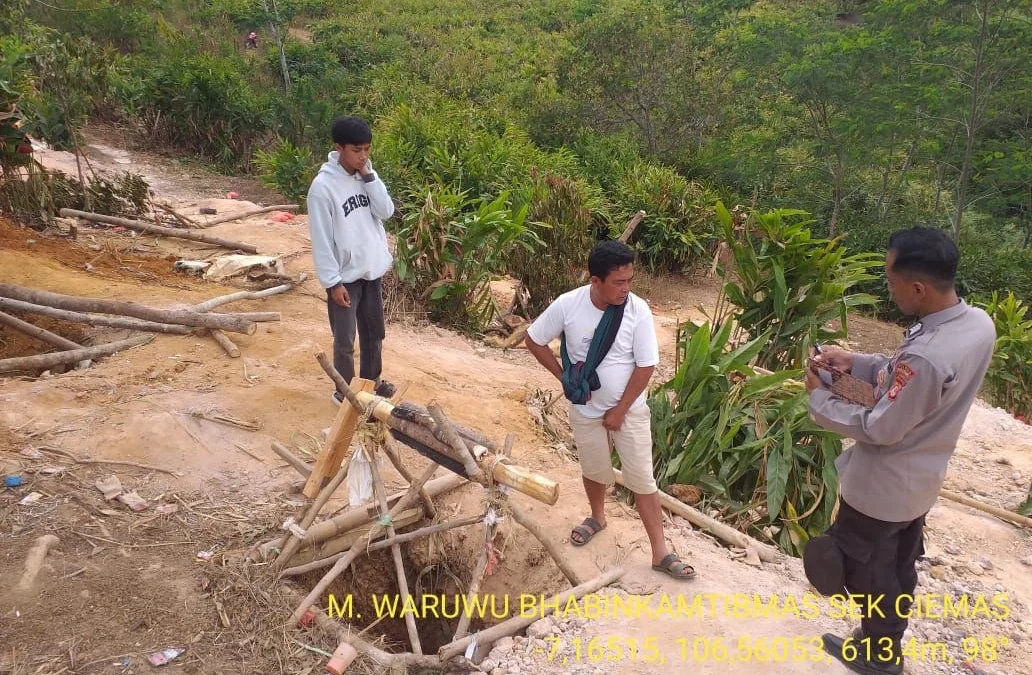 Tertimbun Tanah Longsor, 'Gurandil' Meninggal Dunia