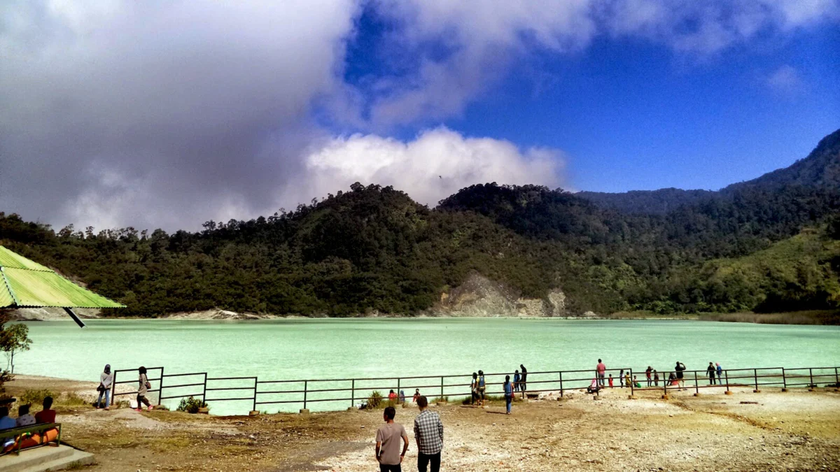 Kawah Talaga Bodas.