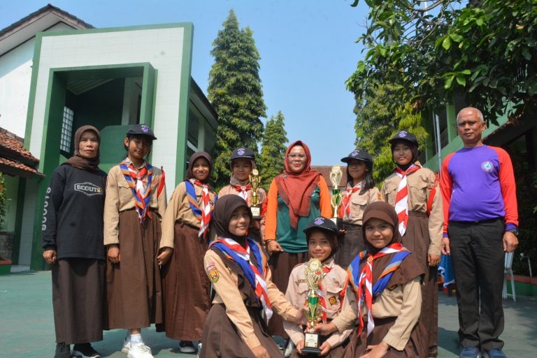 SDN Kebonjati Juara Pertama Lomba Semaphore Dance.