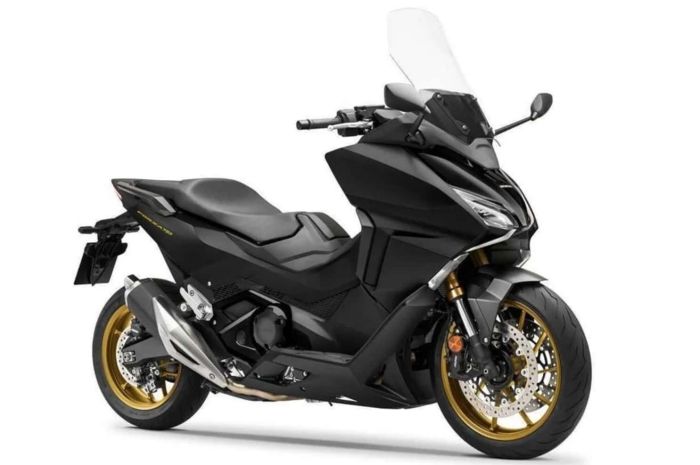 Honda PCX 750 Manuver Fleksibel Dengan Bodi Bongsor