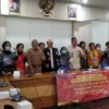 Buruh Perempuan Mahardika Curhat ke Anggota Dewan