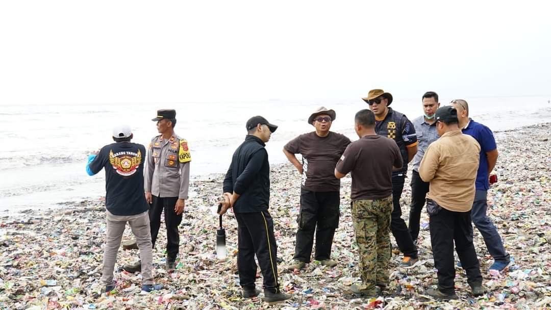 Kawasan Pantai Cibutun Kembali Dipenuhi Sampah Kawasan Pantai Cibutun Kembali Dipenuhi Sampah