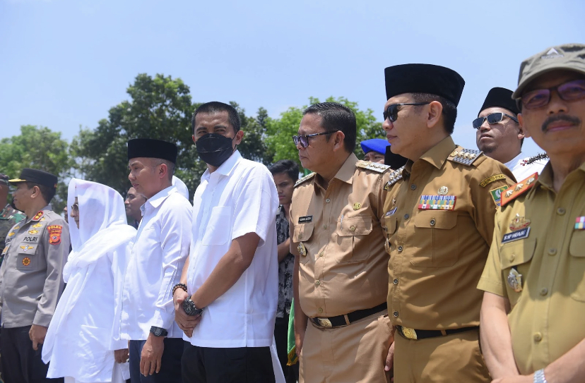 Pj Walkot Hadiri Kirab Merah Putih di GBLA