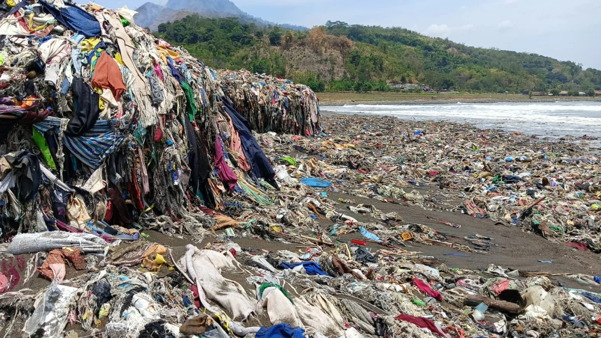 Polres Sukabumi Akan Selidiki Asal Tumpukan di Pantai Loji dan Cibutun