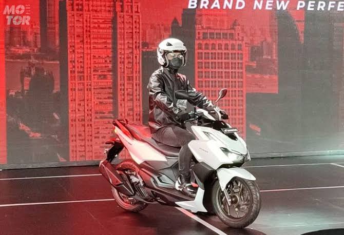 Honda Vario Street 160: Skutik Bongsor dengan Fitur dan Mesin Baru