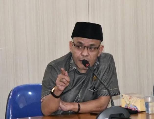 Anggota Fraksi Gerindra DPRD Kabupaten Sukabumi Ade Dasep Soroti Selisih APBD 16 Milyar Anggota Fraksi Gerindra DPRD Kabupaten Sukabumi Ade Dasep Soroti Selisih APBD 16 Milyar