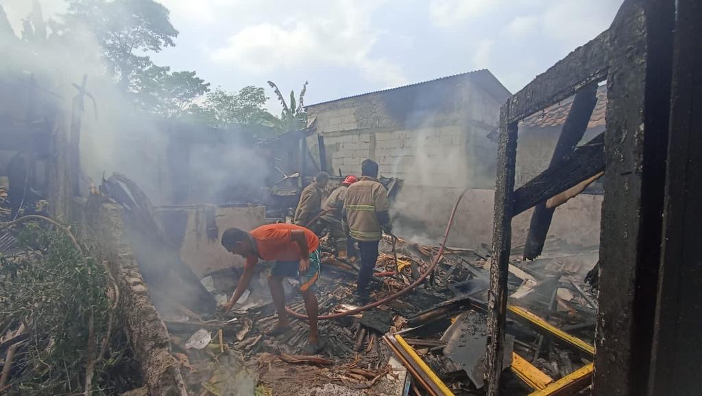 Tabung Gas Bocor, Satu Rumah Semipermanen Ludes Terbakar