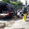 Lubang di Trotoar Bahayakan Pejalan Kaki