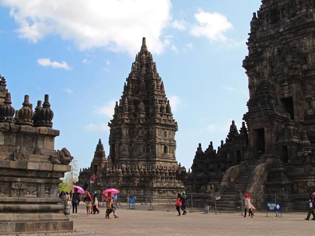 Wisata Candi Prambanan