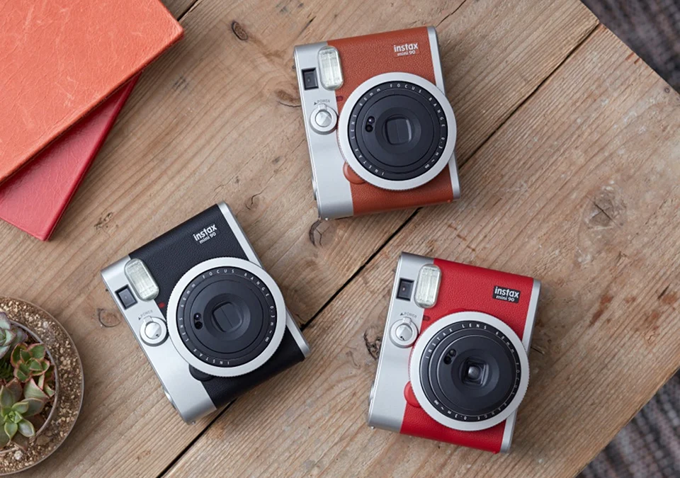 Fujifilm Instax Mini 90 Kamera Instan Dengan Bentuk Retro