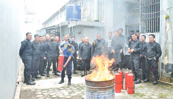 Antisipasi Gangguan Kamtib, Petugas Lapas Dilatih Pengunaan APAR