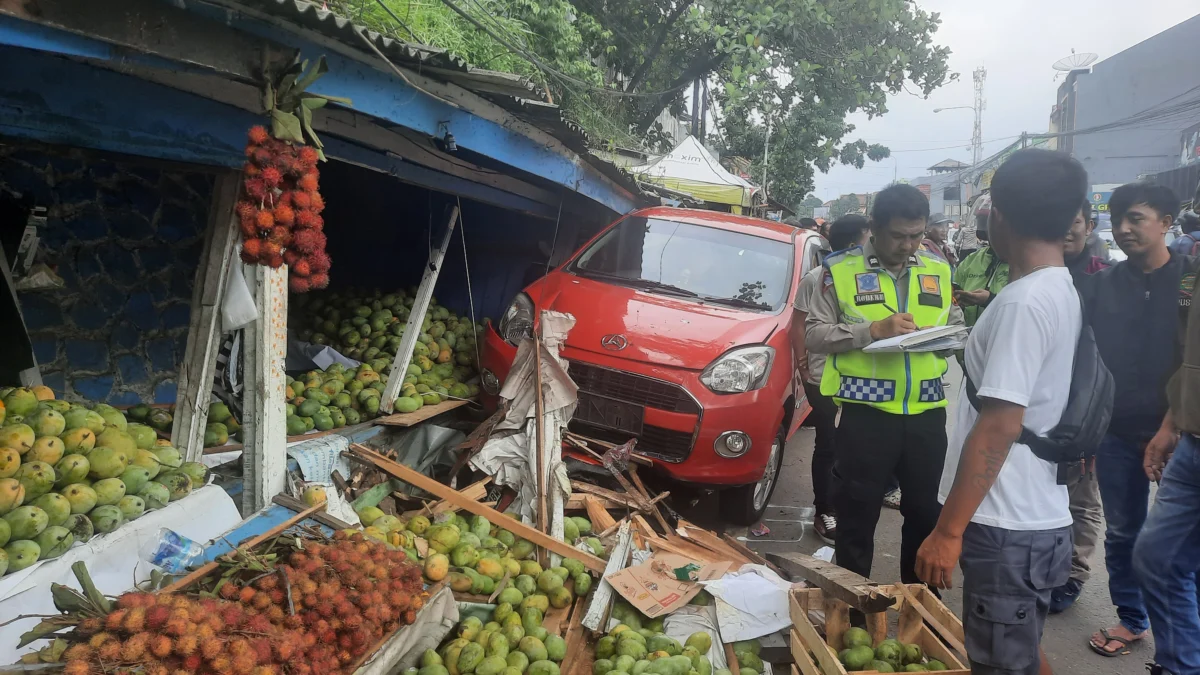 Diduga Baru Bisa Nyetir, Pengendara Mobil Tabrakan Beruntun