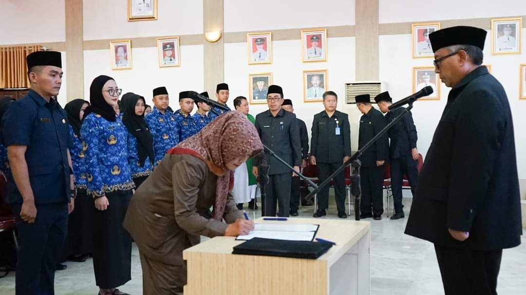 Pejabat Fungsional dan Kepsek Dilantik dan Diambil Sumpah