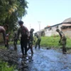 Antisipasi Banjir, TNI Bersih-bersih Sungai Cipalabuhan