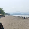 Wisatawan Dilarang Berenang di Kawasan Rawan