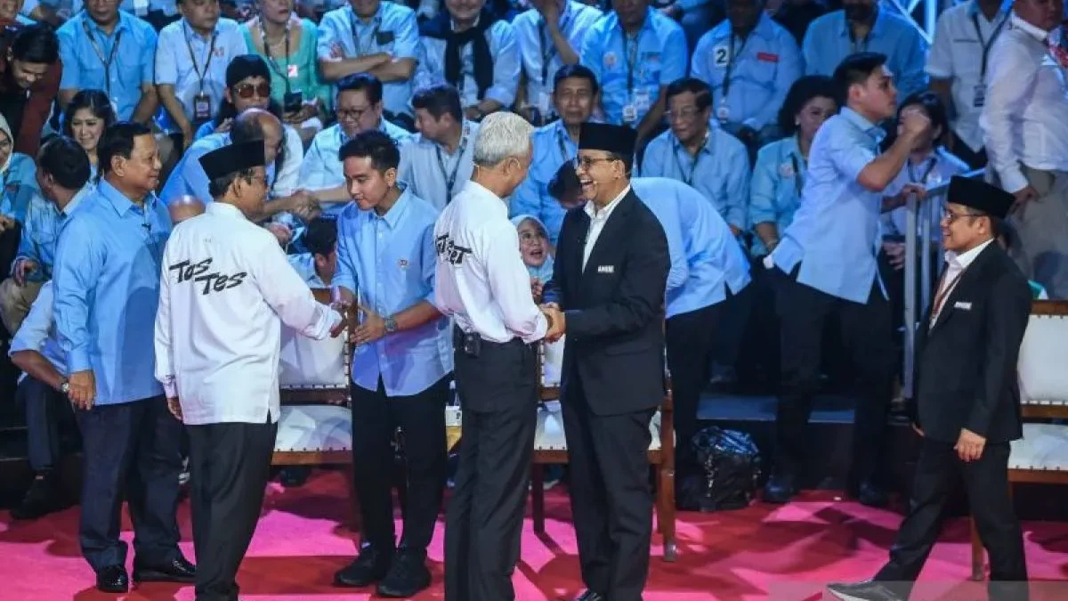 debat perdana Capres dan Cawapres 2024 di Gedung KPU, Jakarta, Selasa (12/12/2023). (ANTARA FOTO/Galih Pradipta/aww)