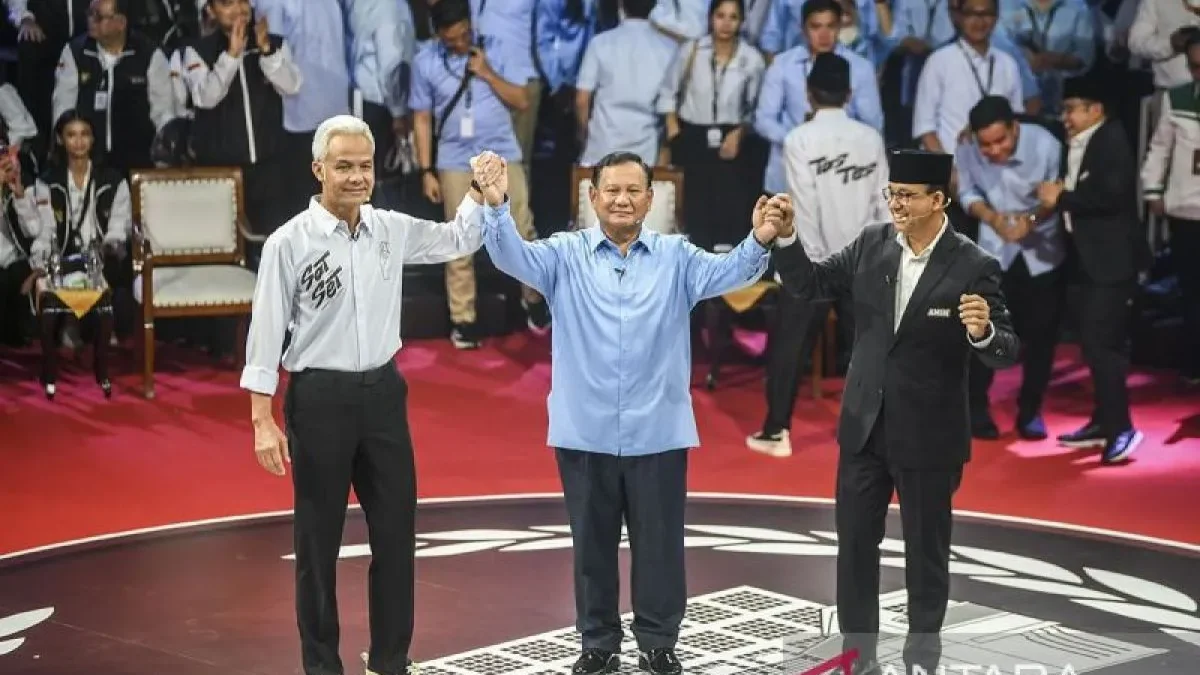 debat perdana Capres dan Cawapres 2024 di Gedung KPU, Jakarta, Selasa (12/12/2023). ANTARA FOTO/Galih Pradipta/YU/aa.