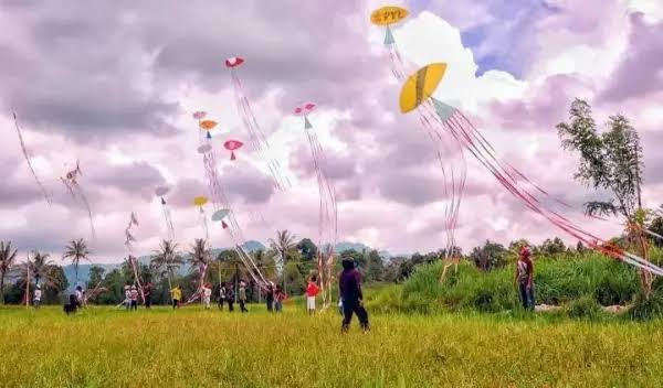 Festival Adu Layang-Layang Sukabumi