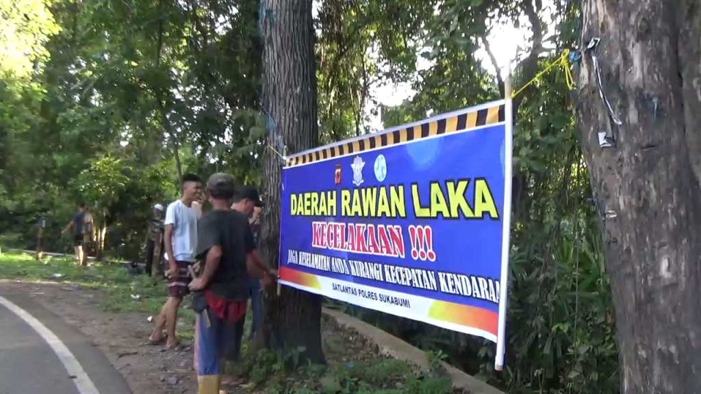 Kesal Ajuan ke Dishub Belum Direalisasi, Warga Pasang Spanduk Rawan Laka