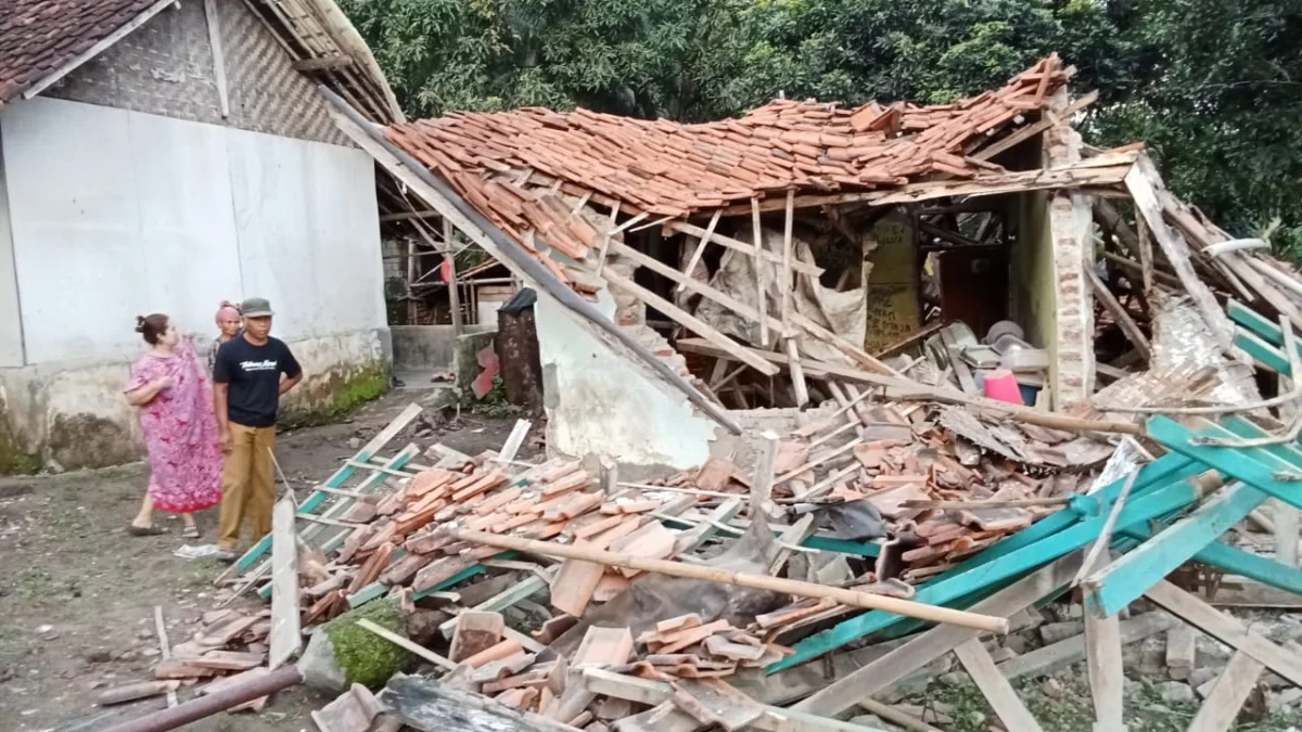 Satu Unit Rumah di Simpenan Ambruk