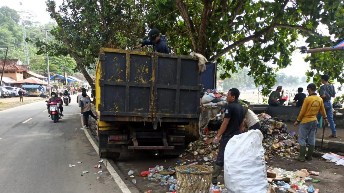 Volume Sampah Meningkat Pascalibur Nataru