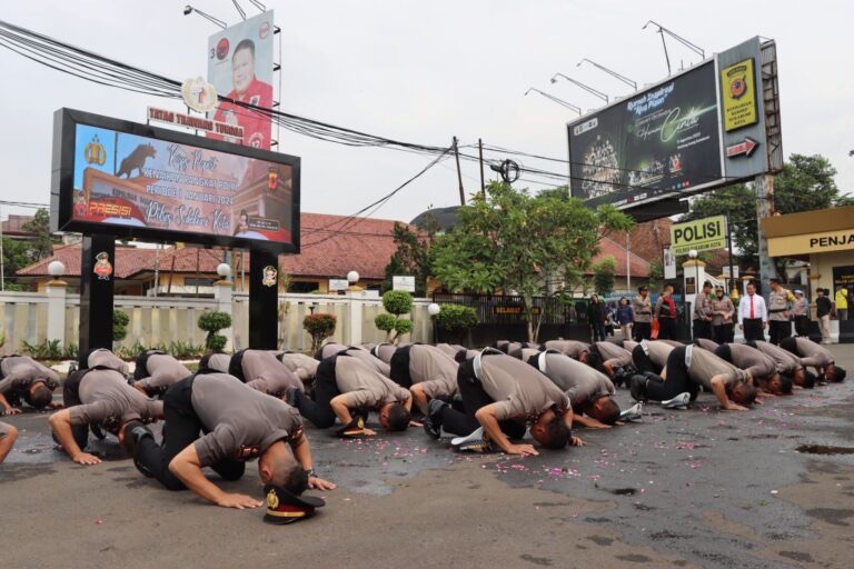 Sebanyak 56 Anggota Polres Sukot Naik Pangkat