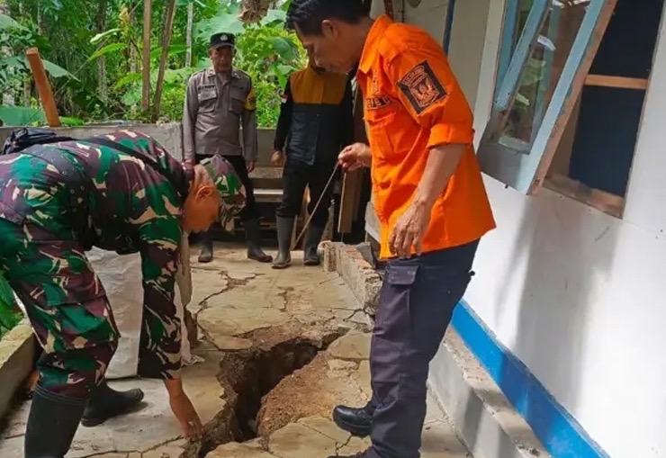 Enam Rumah Terancam Pergerakan Tanah