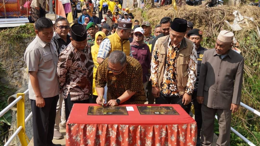 Marwan Puji Kepemimpinan Kades Pasir Datar Indah Caringin