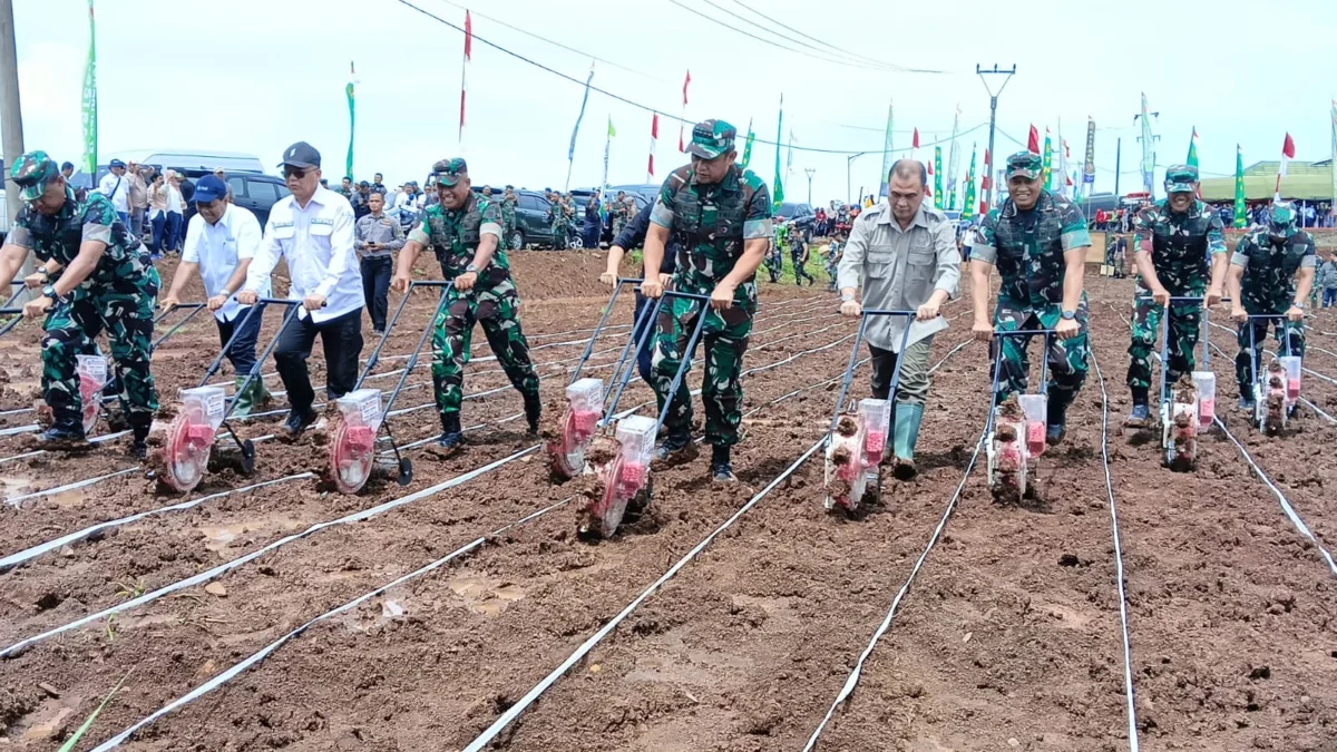 KSAD Tinjau Ketahanan Pangan Kostrad di Kecamatan Ciemas