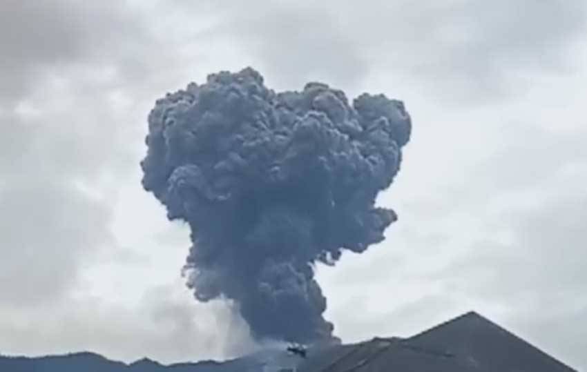 Gunung Marapi Erupsi