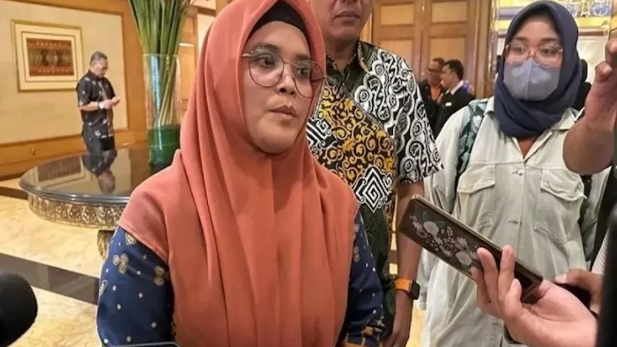 Lolly Suhenty selaku anggota Bawaslu RI yang memberikan keterangan (antaranews.com)