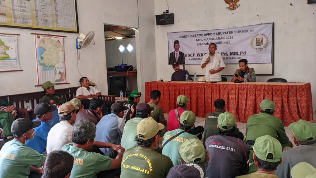 Linmas Curhat Kesejahteraan saat Reses Usep Wawan di Warungkiara