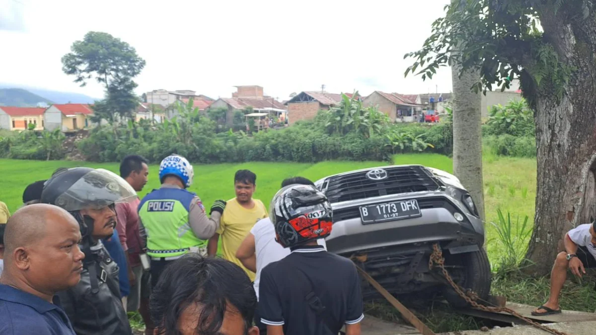 Mobil Toyota Kijang Innova Reborn Matic