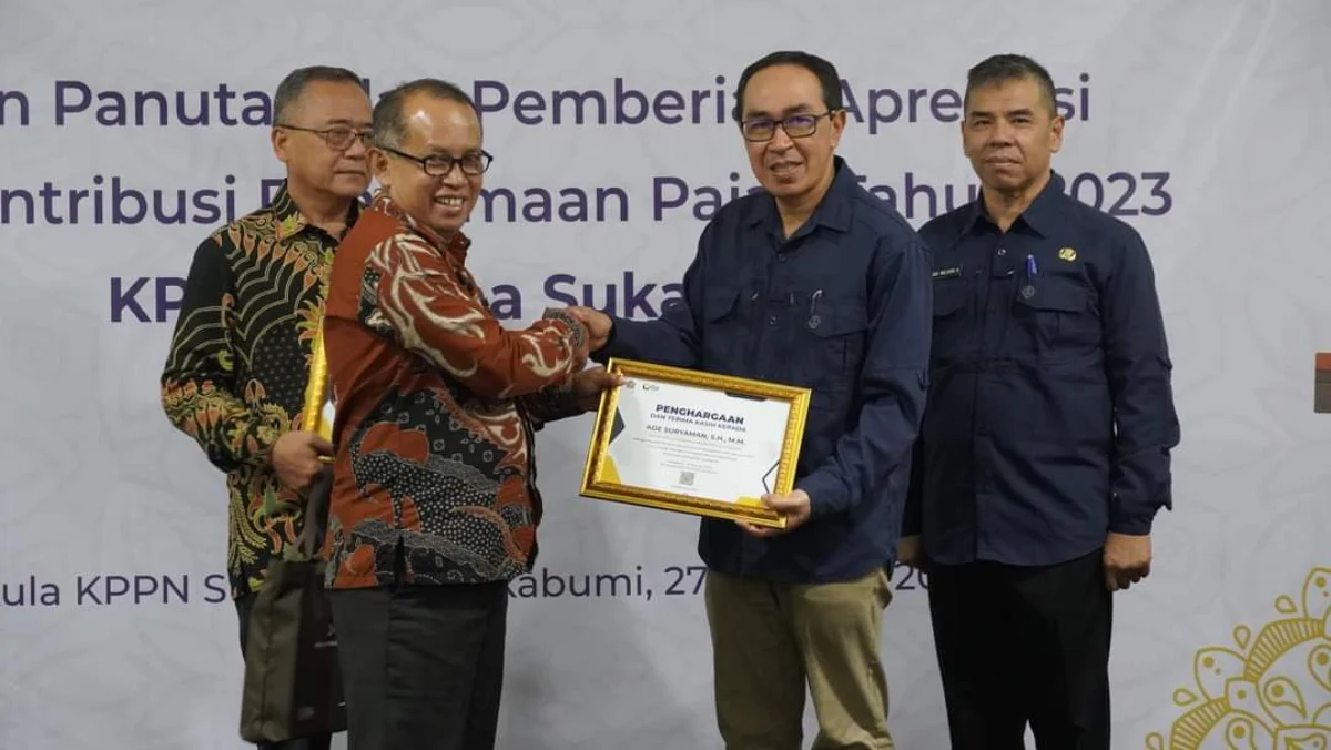 Wakil Bupati Sukabumi, Iyos Somantri bersama Sekda Ade Suryaman