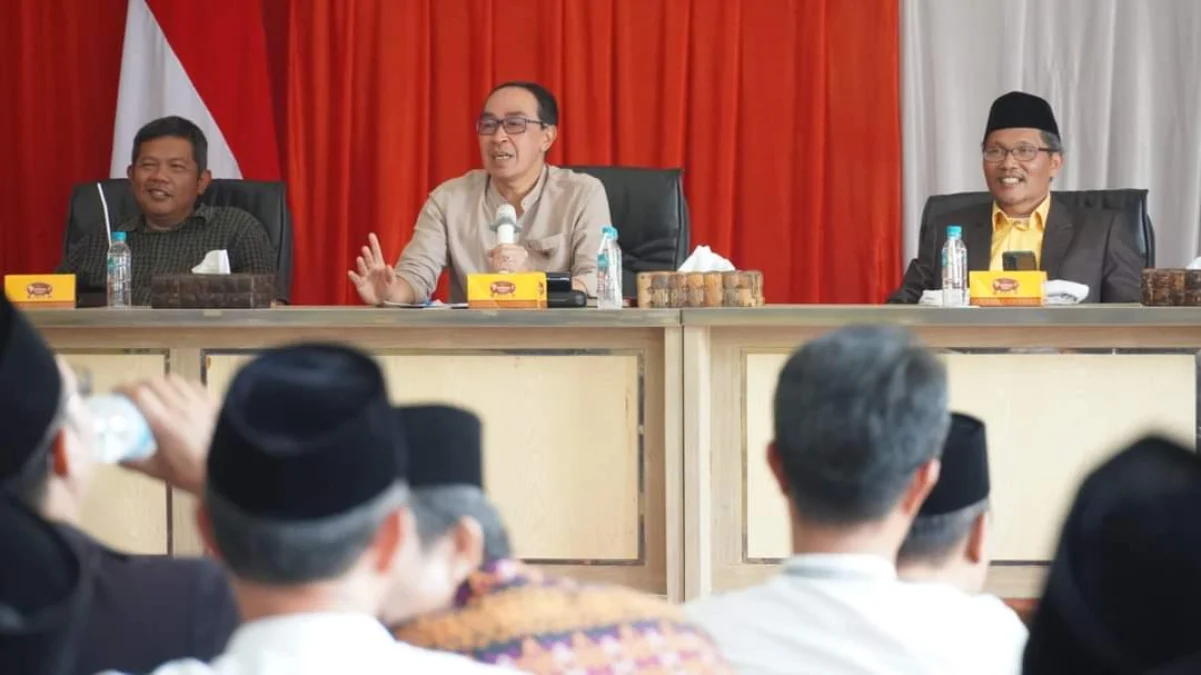 Sekda Kabupaten Sukabumi Ade Suryaman memimpin rakor