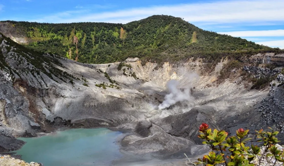 Gunung Tangkuban Parahu