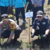 Penanaman mangrove oleh Wakil Bupati Sukabumi di Muara Cimarinjung kawasan pantai Palangpang.