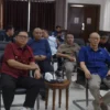 Pj Wali Kota Sukabumi Kusmana Hartadji (kiri) didampingi Sekda Dida Sembada (kanan)