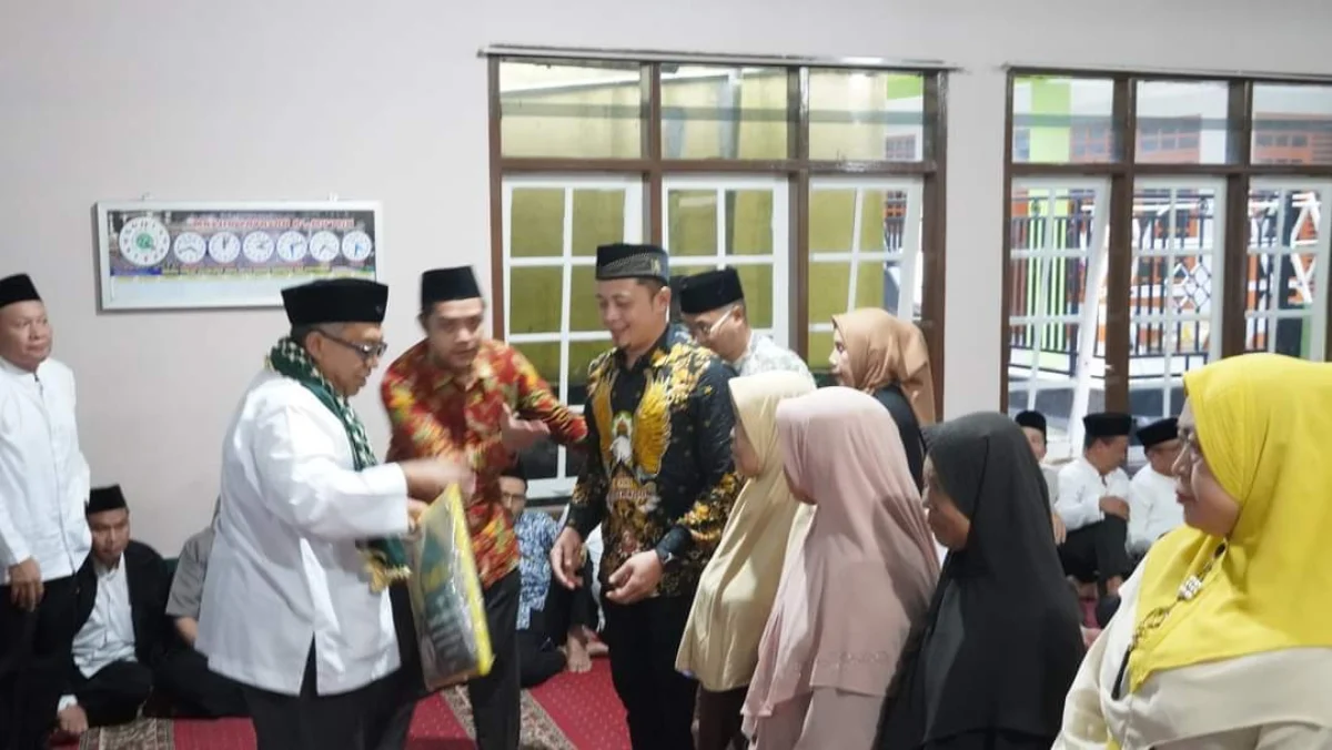 Bupati Sukabumi, Marwan Hamami saat mengikuti Muhibbah Ramadhan di Masjid Al Mu\'min