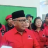 Sekretaris Jenderal DPP PDI Perjuangan, Hasto Kristiyanto saat di wawancarai sejumlah media