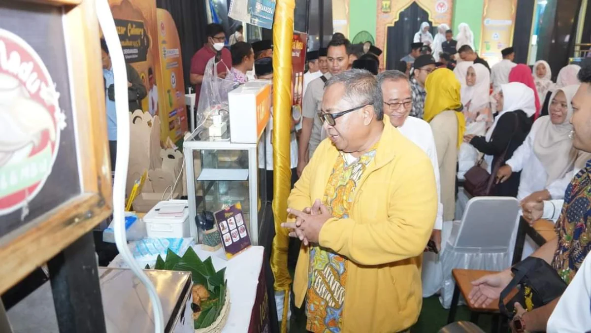 Bupati Sukabumi, Marwan Hamami beserta jajaran meninjau stand kuliner yang ada di bazar Culinary Ramadan