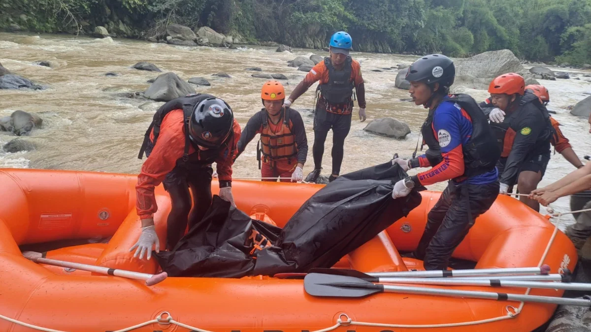 Tim SAR Gabungan saat melakukan penyisiran