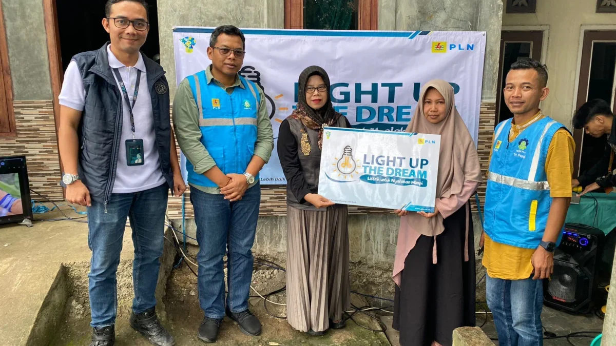 Lewat Program Light Up The Dream PLN UP3 Sukabumi Berbagi Cahaya dan Menebar Kebahagiaan. (Ist)